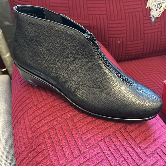 Aerosoles booties in the style allowance Size 11w - Picture 1 of 7